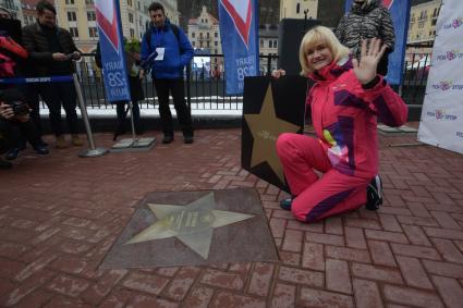 Сочи.  Двукратная олимпийская чемпионка по спортивной гимнастике Светлана Хоркина на церемонии открытия именной звезды  на аллее Олимпийской славы  на территории горнолыжного курорта`Роза-Хутор`на III Всемирных зимних военных играх .