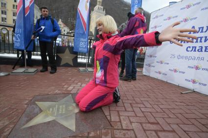 Сочи.  Двукратная олимпийская чемпионка по спортивной гимнастике Светлана Хоркина на церемонии открытия именной звезды  на аллее Олимпийской славы  на территории горнолыжного курорта`Роза-Хутор`на III Всемирных зимних военных играх .