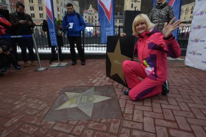 Сочи.  Двукратная олимпийская чемпионка по спортивной гимнастике Светлана Хоркина на церемонии открытия именной звезды  на аллее Олимпийской славы  на территории горнолыжного курорта`Роза-Хутор`на III Всемирных зимних военных играх .