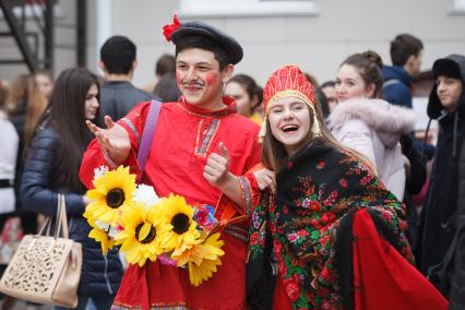 Ставрополь.   Студенты-медики  во время празднования Масленицы.