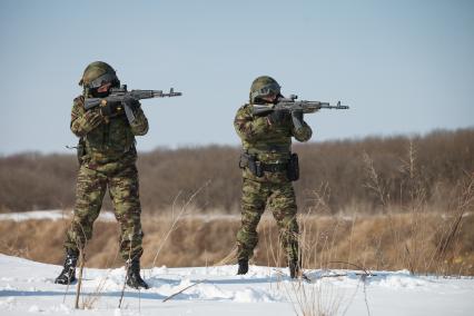 Ставрополь. Бойцы отдела специального назначения ФСИН во время полевых учений.
