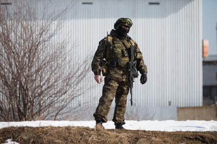 Ставрополь. Боец  отдела специального назначения ФСИН во время полевых учений.