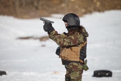 Ставрополь. Боец  отдела специального назначения ФСИН во время полевых учений.