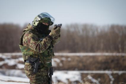 Ставрополь. Боец отдела специального назначения ФСИН во время полевых учений.