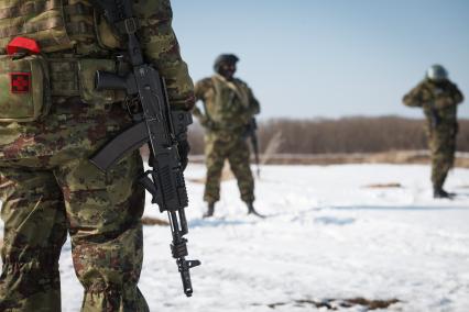 Ставрополь. Боец  отдела специального назначения ФСИН во время полевых учений.