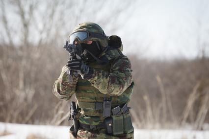 Ставрополь. Боец  отдела специального назначения ФСИН во время полевых учений.