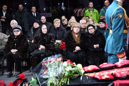 Москва. Церемония прощания с хоккеистом  Владимиром Петровым в ледовом  спортивном комплексе цска .