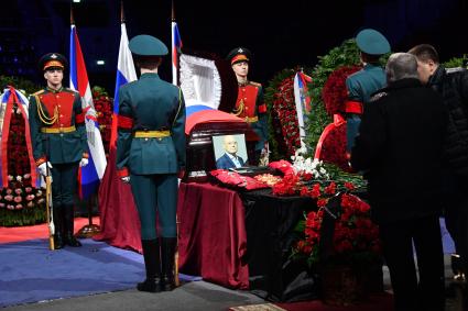 Москва. Церемония прощания с хоккеистом  Владимиром Петровым в ледовом  спортивном комплексе цска .