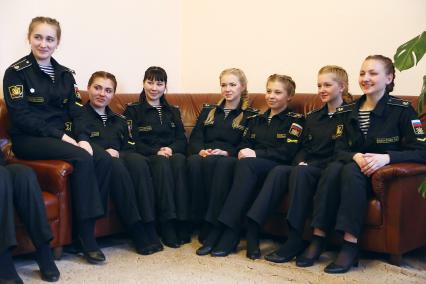 Санкт-Петербург. Курсантки Военно-морского политехнического института.
