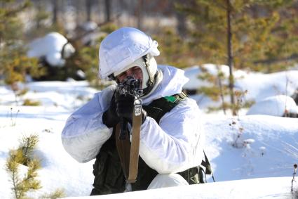 Иркутск. Военнослужащий РВСН  во время учений.