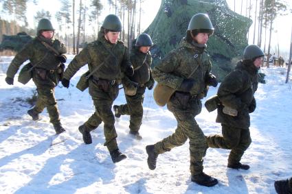 Иркутск. Военнослужащие РВСН  во время учений.