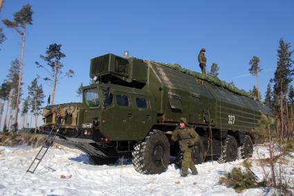 Иркутск. Мобильный ракетный комплекс `Тополь` во время учений.