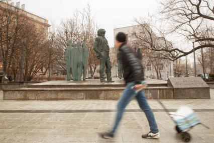 Москва. Памятник Иосифу Бродскому на Новинском бульваре.