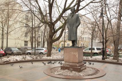 Москва.  Памятник Александру Блоку на  Спиридоновке.