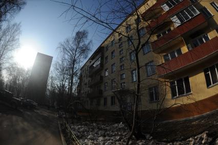 Москва.   Жилой пятиэтажный дом в районе Матвеевское.