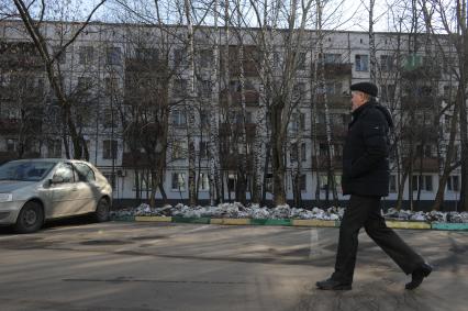 Москва.   Жилой пятиэтажный дом в районе Матвеевское.