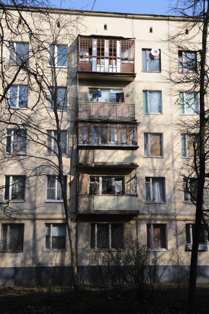 Москва.   Жилой пятиэтажный дом в районе Матвеевское.