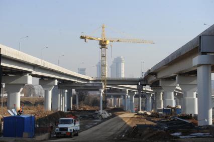 Москва.  Строительство дорожной развязки в районе Матвеевское.