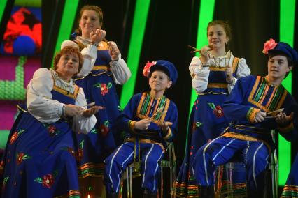 Москва. Ансамбль `Сюрприз` на съемках передачи `Минута славы` на Первом канале.
