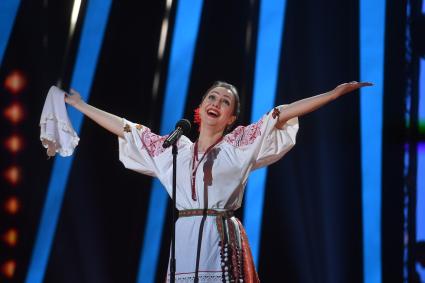 Москва. Участница шоу `Минута славы` Людмила Животворева на съемках передачи на Первом канале.