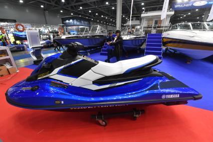 Москва. Водный мотоцикл Yamaha на 22-й Международной выставке `Охота. Рыбалка`  в МВЦ `Крокус Экспо`.