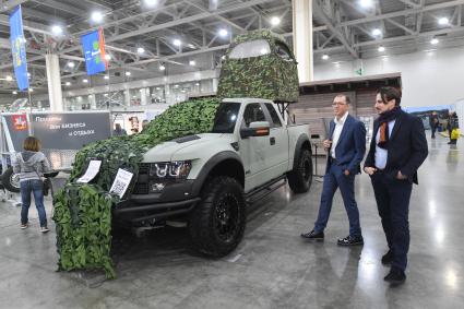 Москва. Автомобиль Ford f-550 на 22-й Международной выставке `Охота. Рыбалка`  в МВЦ `Крокус Экспо`.