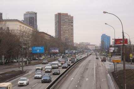 Москва. Автомобильное движение на Дмитровском шоссе.