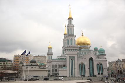 Москва.  Московская Соборная мечеть на Проспекте Мира.