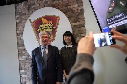 Москва. Руководитель Департамента градостроительной политики города Москвы Сергей Левкин и ведущая Екатерина Шевцова на радиостанции `Комсомольская правда`.