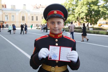 Санкт-Петербург. 1 сентября. Сын  депутата Госдумы, оперной певицы   Марии Максаковой Илья  принимает присягу в Суворовском училище.