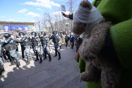 Москва. Несанкционированная акция против коррупции сторонников оппозиционера Алексея Навального на Пушкинской площади.