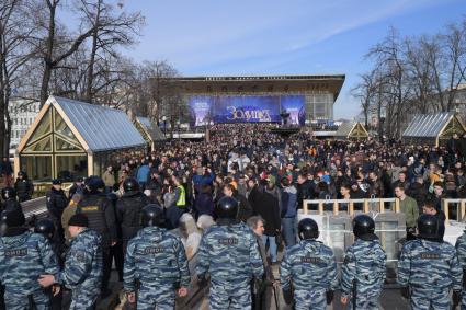 Москва.  Несанкционированная акция против коррупции сторонников оппозиционера Алексея Навального на Пушкинской площади.