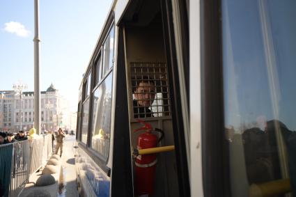 Москва.  Задержанный участник несанкционированной акции оппозиции против коррупции на Пушкинской площади.