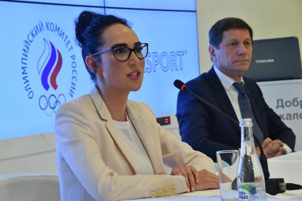 Москва. Основатель бренда ZASPORT Анастасия Задорина и президент Олимпийского комитета России (ОКР) Александр Жуков на пресс-конференции, посвященной подписанию соглашения между Олимпийским комитетом России и новым экипировщиком сборной России компанией ZASPORT в Инновационном центре ОКР.