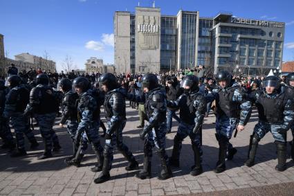 Москва.  Несанкционированная акция против коррупции сторонников оппозиционера Алексея Навального на Пушкинской площади.