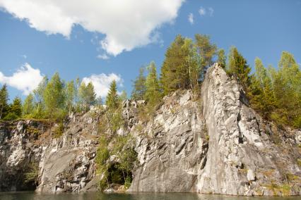 Карелия , Сортавала . Природа    Мраморного  каньона  в  Горном парке `Рускеала` .