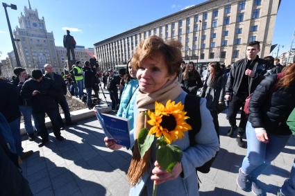 Москва.  Несанкционированная акция против коррупции сторонников оппозиционера Алексея Навального на Триумфальной площади.