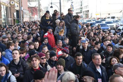 Москва.  Несанкционированная акция против коррупции сторонников оппозиционера Алексея Навального на Тверской улице.