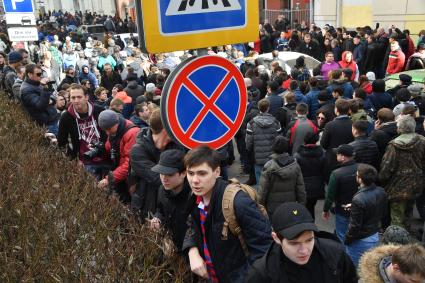 Москва.  Несанкционированная акция против коррупции сторонников оппозиционера Алексея Навального   в Мамоновском переулке.