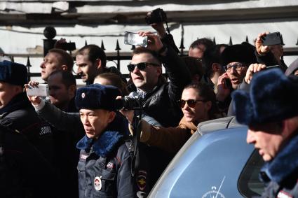 Москва.   Несанкционированная акция против коррупции сторонников оппозиционера Алексея Навального в Мамоновском переулке.