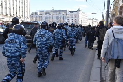 Москва.  Несанкционированная акция против коррупции сторонников оппозиционера Алексея Навального на Тверской улице.