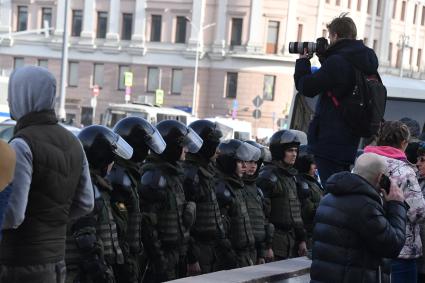 Москва.  Несанкционированная акция против коррупции сторонников оппозиционера Алексея Навального на Тверской улице.