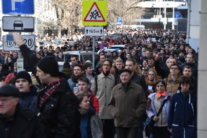 Москва.  Несанкционированная акция против коррупции сторонников оппозиционера Алексея Навального   в Мамоновском переулке.