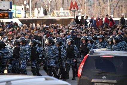 Москва.  Несанкционированная акция против коррупции сторонников оппозиционера Алексея Навального на Тверской улице.