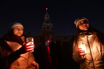 Москва . Участники  экологической акции `Час земли` на Красной площади.