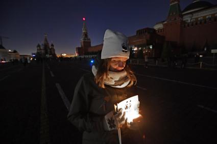 Москва . Участники  экологической акции `Час земли` на Красной площади.