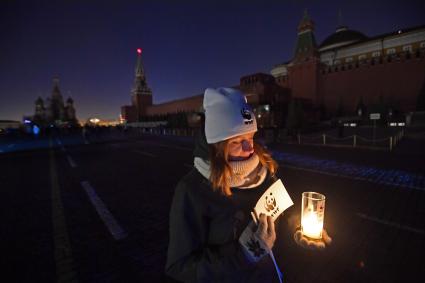 Москва . Участники  экологической акции `Час земли` на Красной площади.