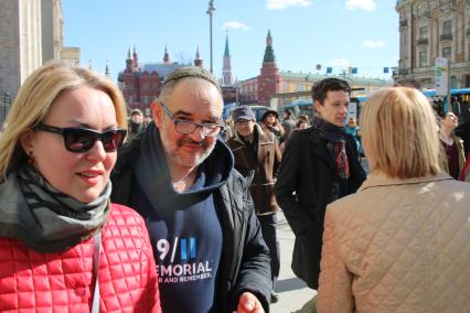 Москва. Блогер Антон Носик (второй слева) во время несанкционированной акции против коррупции сторонников оппозиционера Алексея Навального на Тверской улице.