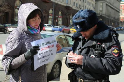 Москва.  Несанкционированная акция против коррупции сторонников оппозиционера Алексея Навального на Тверской улице.