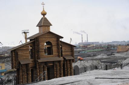 Норильск. Звонница в память о погибших в Норильлаге на территории музейного мемориального комплекса `Норильская Голгофа`.